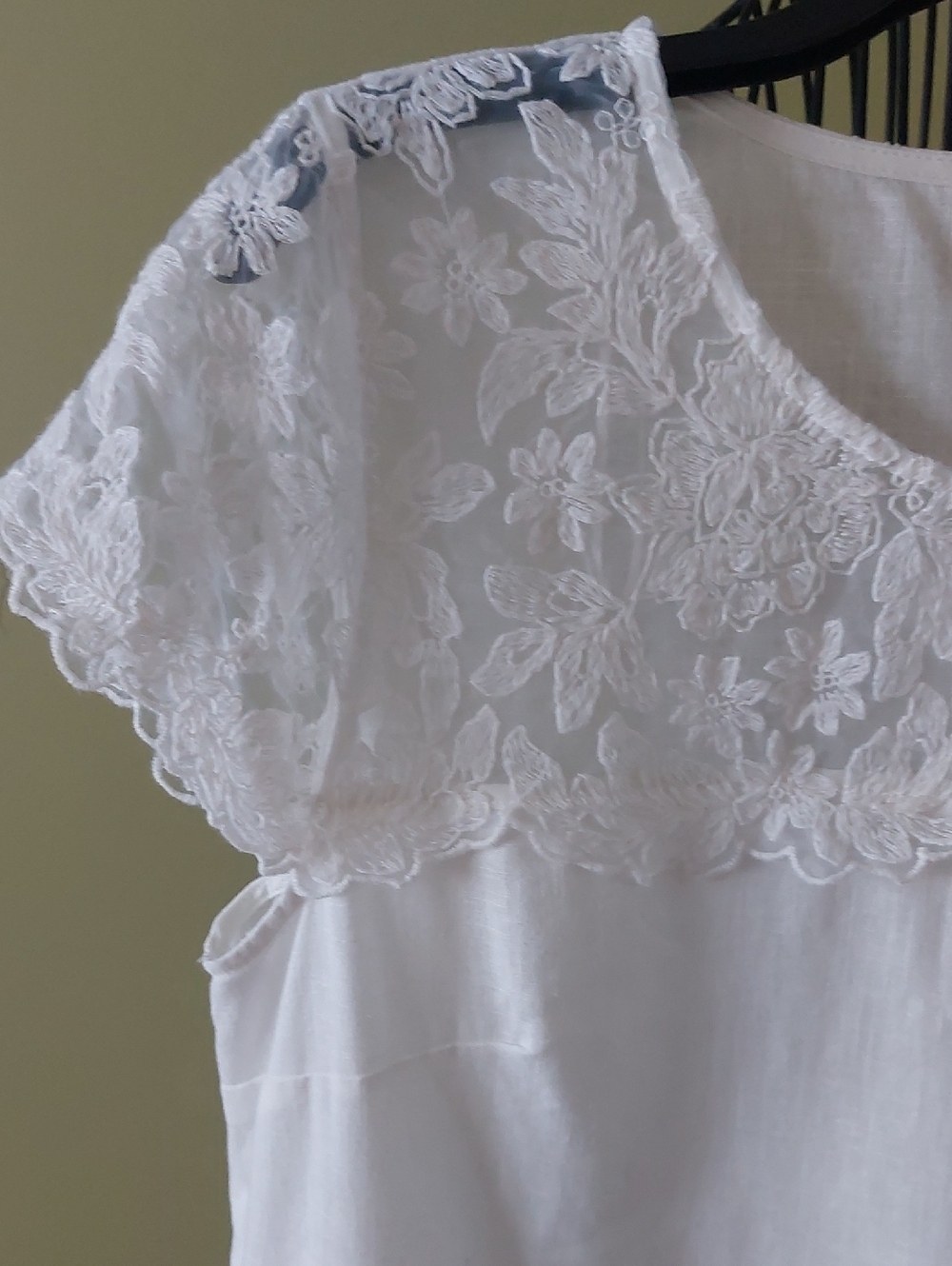 MONNARI, 90% LINEN/10% COTTON, White Lace dress. Size L, Made In POLAND